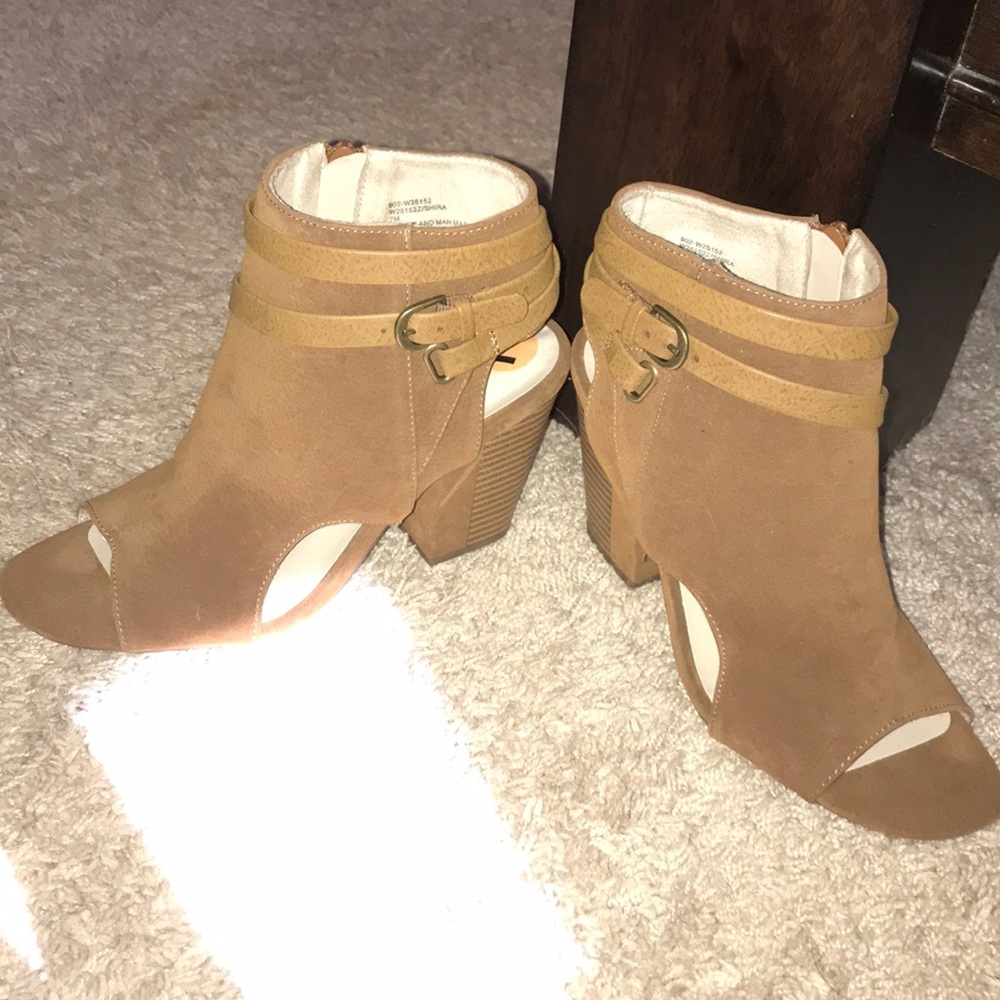 White mountain booties